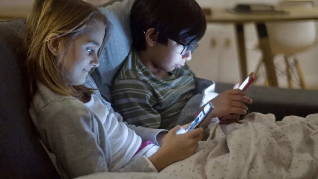 Aprobado proyecto que regula acceso de menores de edad a redes sociales