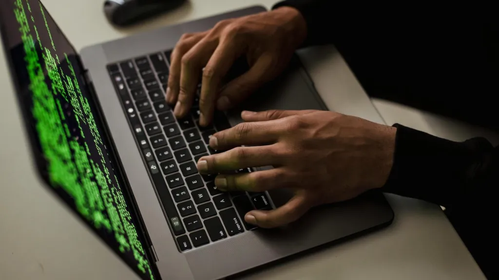 Presidente Petro denuncia espionaje por medio de software especializado