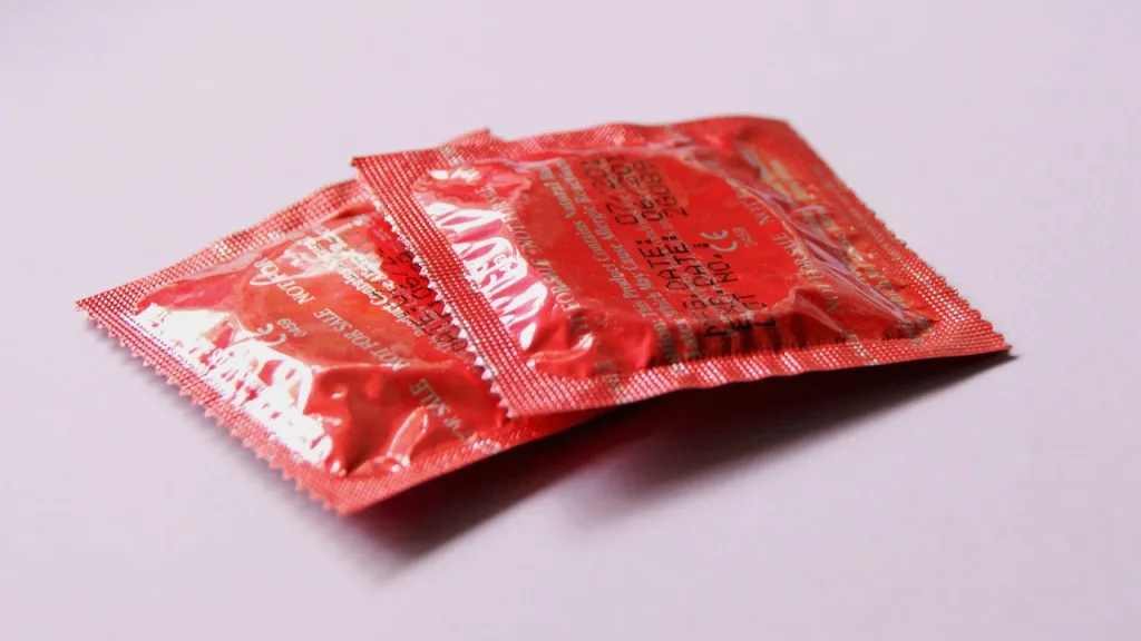 Distrito instaló dispensadores de preservativos en colegios