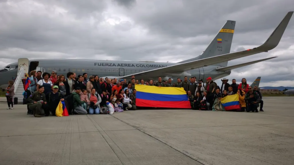 Llegó a Colombia el segundo vuelo de colombianos que estaban atrapados en Israel
