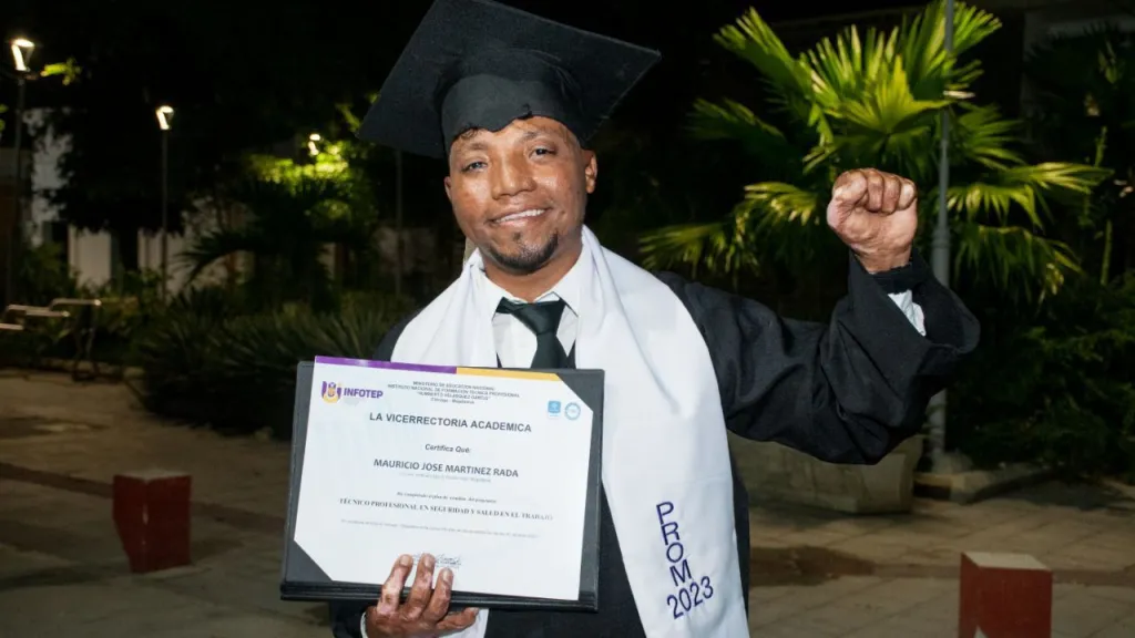 Joven sobreviviente de la 'Tragedia de Tasajeras' se gradúa gracias a becas del Magdalena