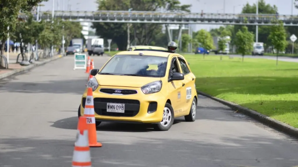 Gremio de taxistas en Bogotá se divide por paros programados