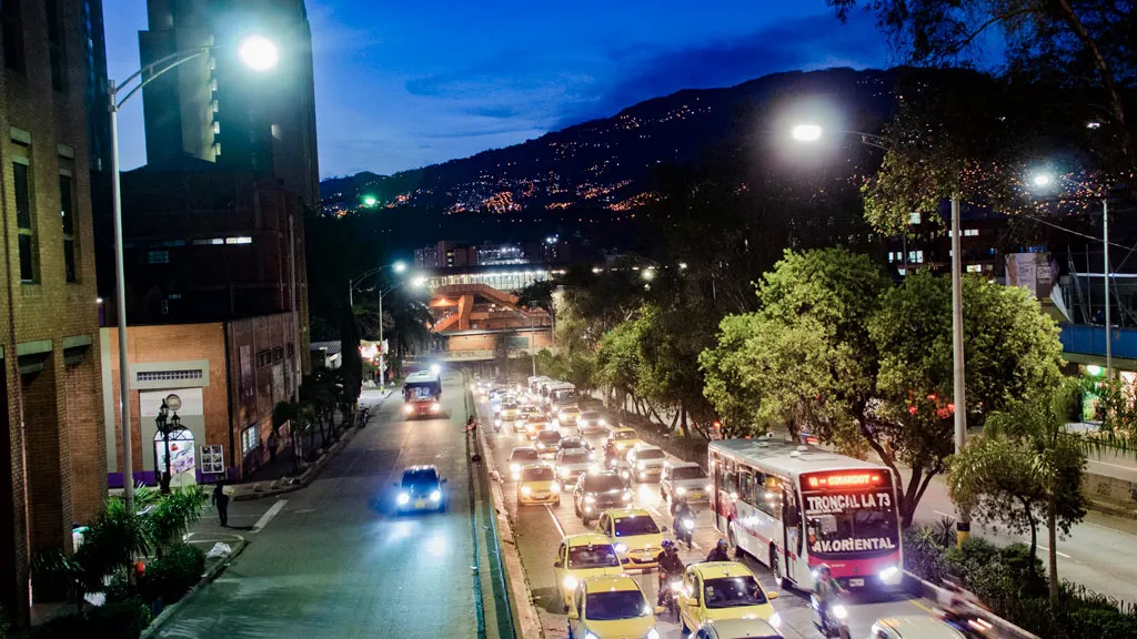 El pico y placa en Medellín y los demás municipios del Valle de Aburrá, para la semana del lunes 16 al viernes 20 de marzo, continuará aplicándose de acuerdo a la más reciente rotación.