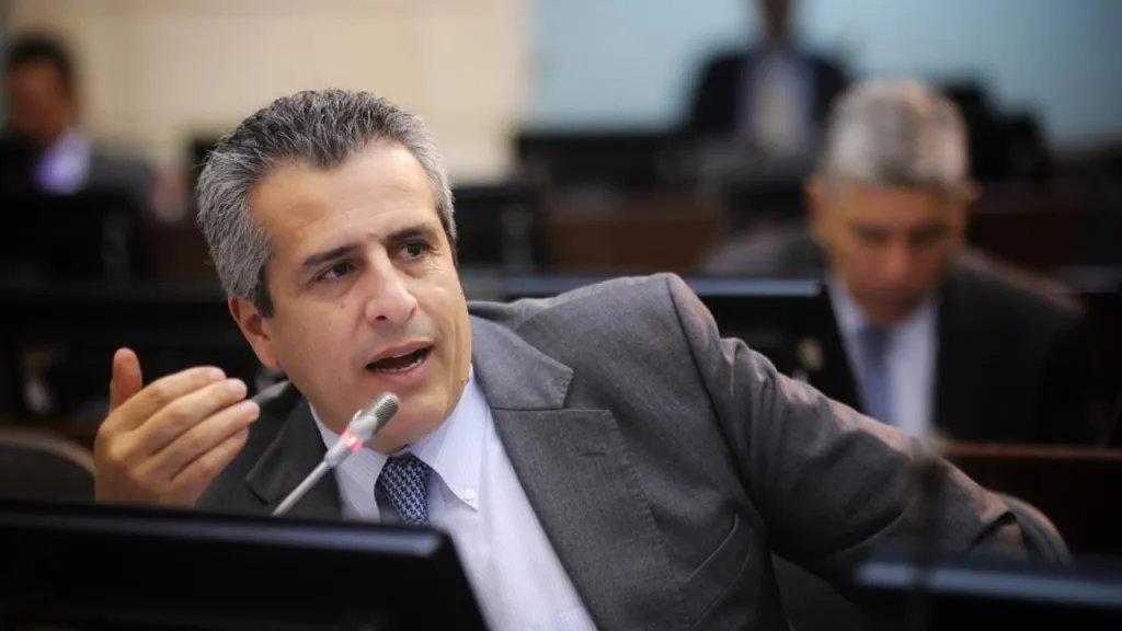 Ministro del Interior reitera interés en adelantar una reforma electoral