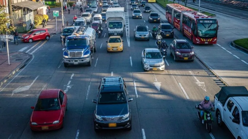 Pico y placa Bogotá HOY vehículos y taxis: 11 de abril 2025