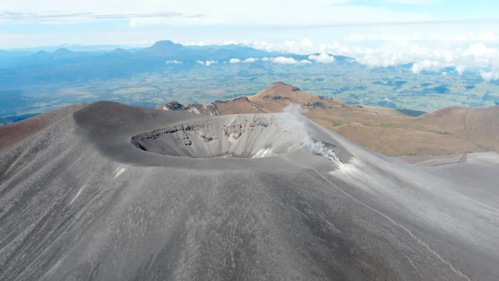 Volcán Puracé en alerta Amarilla en la cadena volcánica Los Coconucos, Cauca.