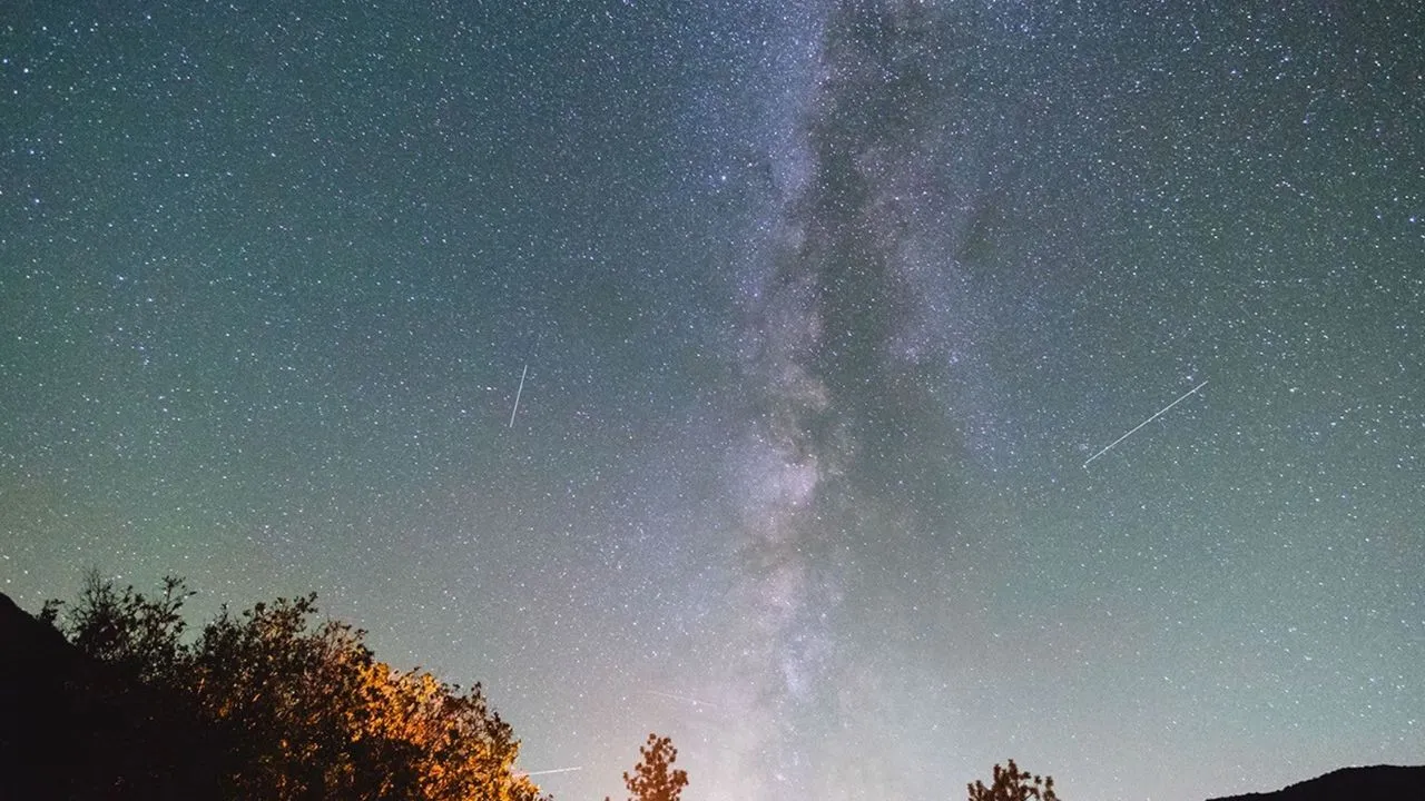 Conoce los eventos astronómicos de octubre de 2026: lluvia de meteoros Oriónidas, Luna llena del 25 de octubre y paso de la Luna cerca de las Pléyades.