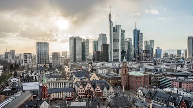 ¿Cómo postularte a las vacantes del SENA en Alemania y Canadá?