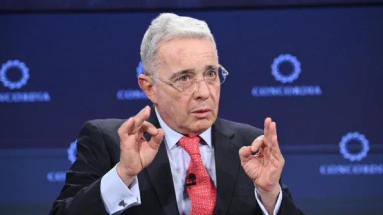 Señal Investiga movidas Álvaro Uribe para frenar el llamado a indagatoria por la masacre de El Aro
