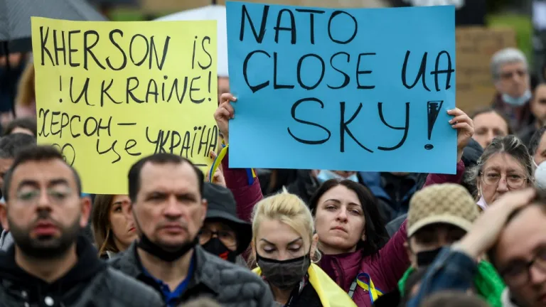 Ucrania acusa a Rusia de organizar un falso referendo en ciudad ocupada de Jersón