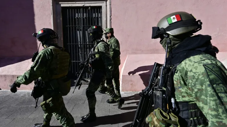 México: atrapado en el militarismo