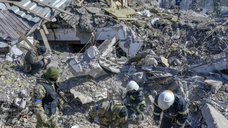 Invasión de Ucrania: 850 civiles muertos y 1.400 heridos