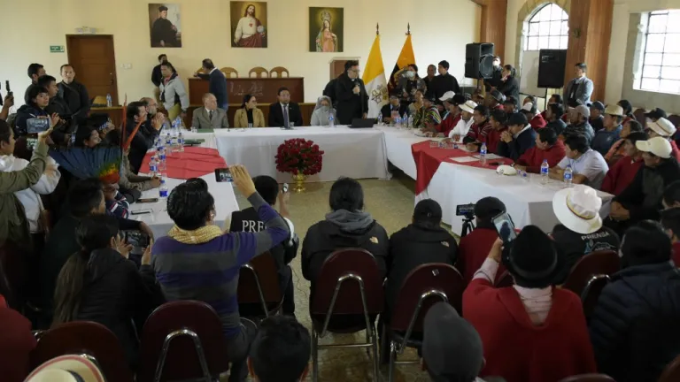 Gobierno e indígenas en Ecuador iniciarán diálogos para frenar protestas