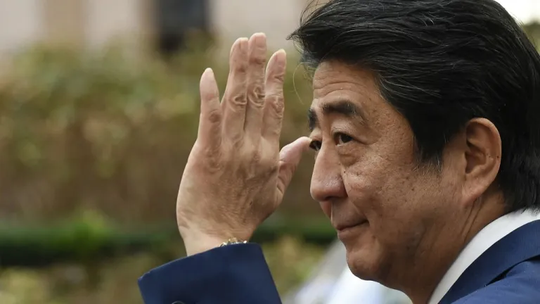 Exprimer ministro japonés Shinzo Abe