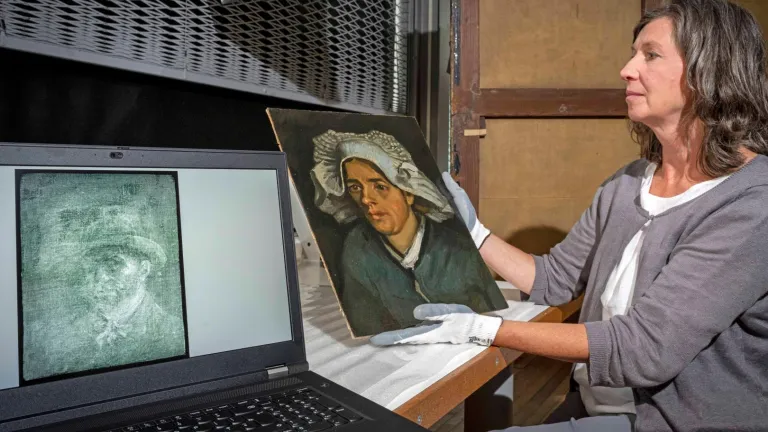 Descubren un autorretrato inédito de Van Gogh detrás de otro cuadro en Escocia