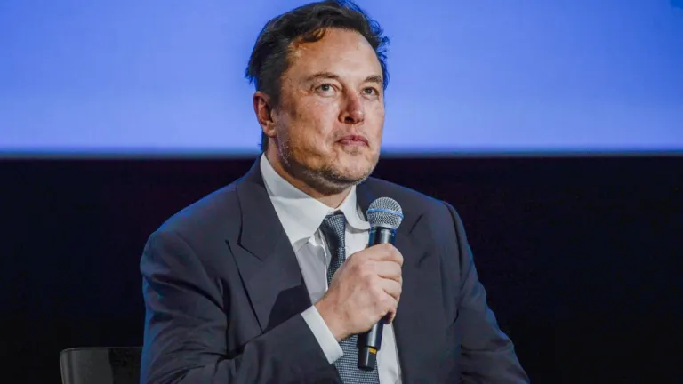 Elon Musk pide a empleados de Twitter dedicarse "a fondo" serán despedidos