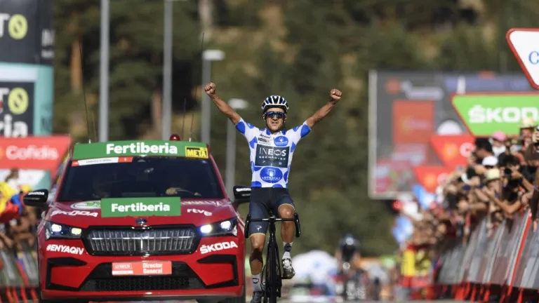 Carapaz ganó etapa y Evenepoel es virtual campeón de la Vuelta a España