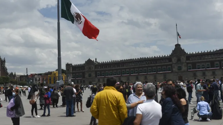 Sismo de 7,4 grados sacude el centro de México