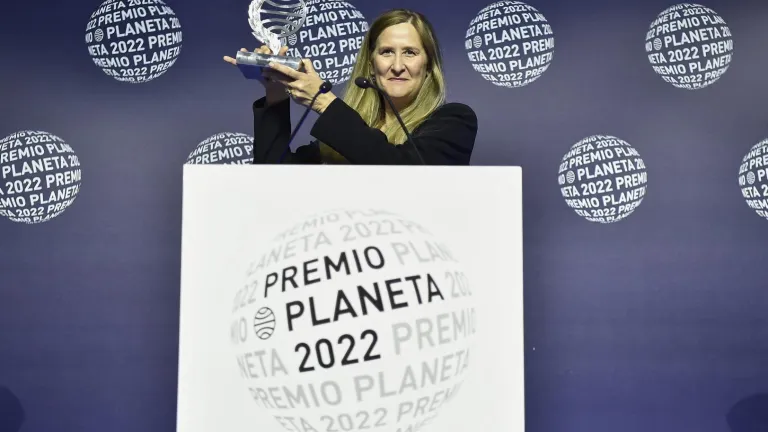 Escritora española Luz Gabás: Premio Planeta de novela 2022