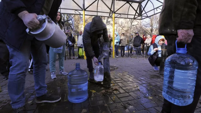 Ucrania: restablecen de agua y luz en Kiev tras bombardeos rusos