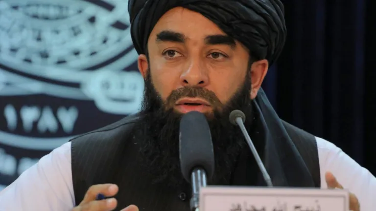 Talibanes ordenan suspender contratos laborales de mujeres | Afganistán