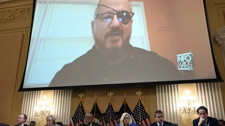 Líder del grupo Oath Keepers niega haber planeado ataque al Capitolio de EE.UU.