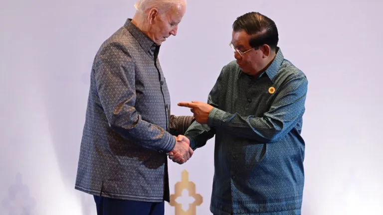 Biden pide a Camboya que libere a famosa opositora 