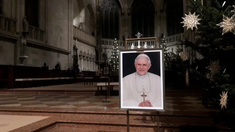 Benedicto XVI: así serían los funerales de un papa emérito