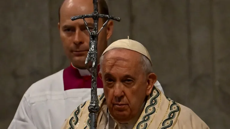 Papa Francisco inaugura el 2023 con un homenaje a Benedicto XVI