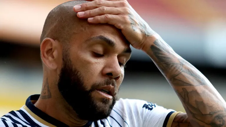 Dani Alves, enviado a la cárcel por presunto abuso sexual 
