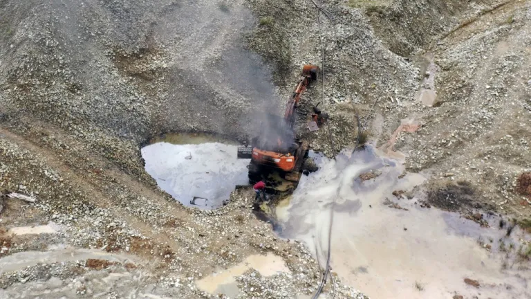 Operativo del Ejército contra la minería ilegal de oro en Nariño