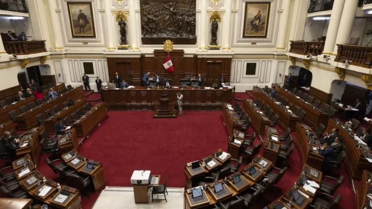 Congreso de Perú, sin consenso por adelanto electoral mientras siguen protestas