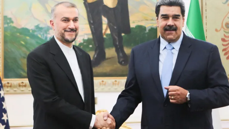 Maduro y canciller iraní discuten sobre "defensa" ante "presiones externas"