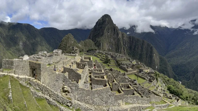 Reapertura de Machu Picchu tras protestas en Perú