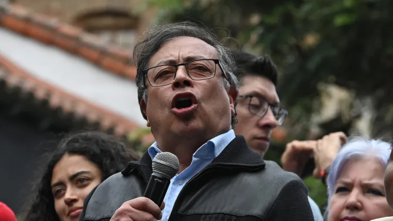 Presidente Petro solicita renuncias protocolarias de ministros y directores 