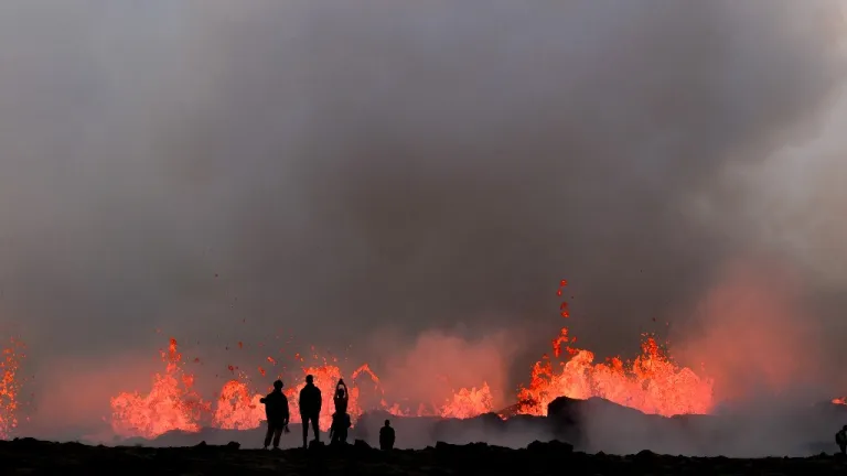 Volcán islandés cerca a Reikiavik: plan de turismo para ver lava 