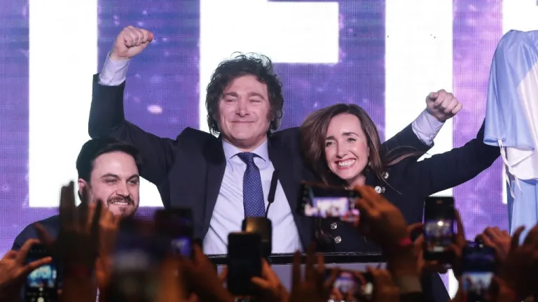 ¿Quién es Javier Milei, candidato presidencial argentino?