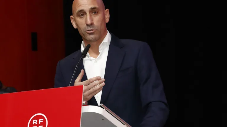 Luis Rubiales renuncia a la presidencia de la RFEF