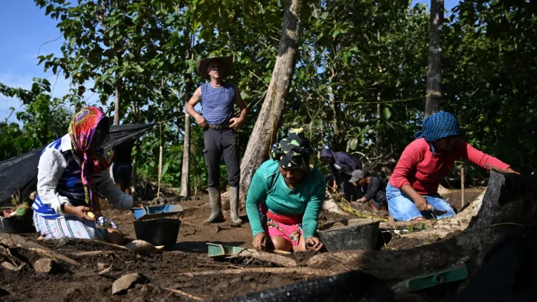 Indígenas colombianos excavan la primera ciudad española de América 