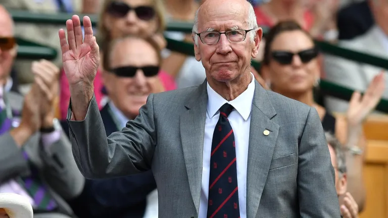 Muere la leyenda del fútbol inglés Bobby Charlton (Manchester United)