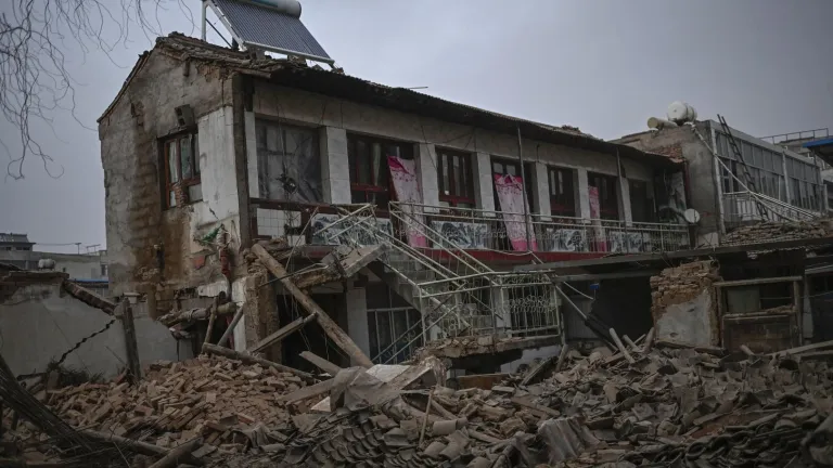 Terremoto en China: van más de 118 muertos y 400 heridos 