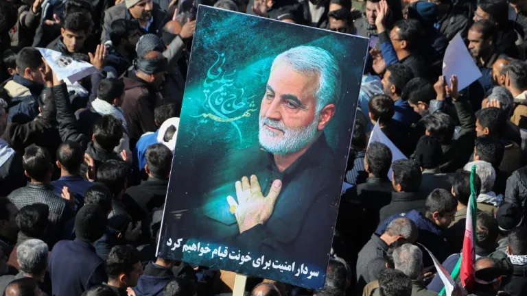 Dos explosiones en Irán durante homenaje a un general dejan 73 muertos