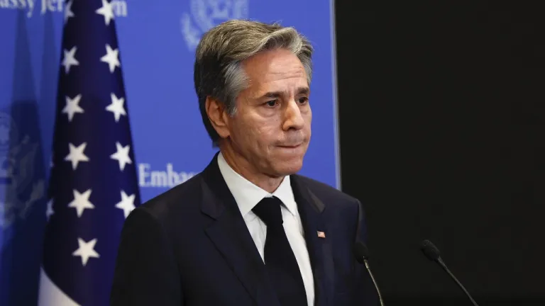Antony Blinken pide a Israel frenar ataques en Gaza