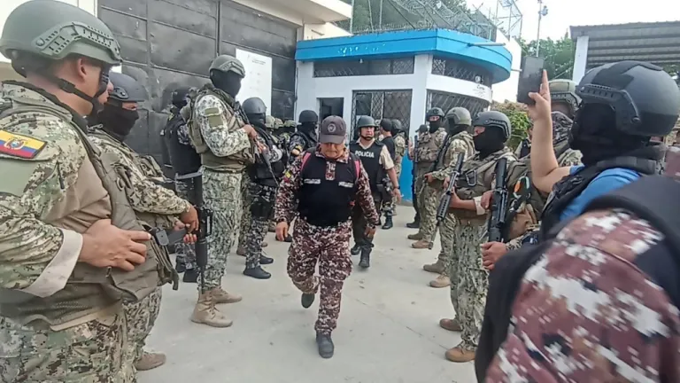 Liberan a todos los rehenes retenidos en cárceles de Ecuador
