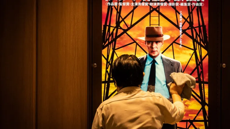 La película "Oppenheimer" se estrena finalmente en los cines de Japón