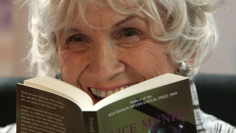 Murió Alice Munro, premio Nobel de literatura en 2013