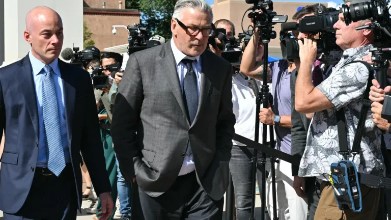 Alec Baldwin juicio por disparo en película Rust