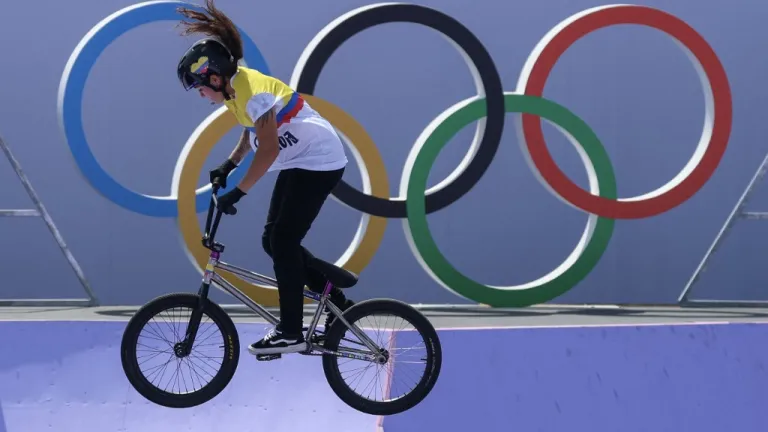 Queen Saray Villegas diploma olímpico BMX Freestyle | Juegos Olímpicos 