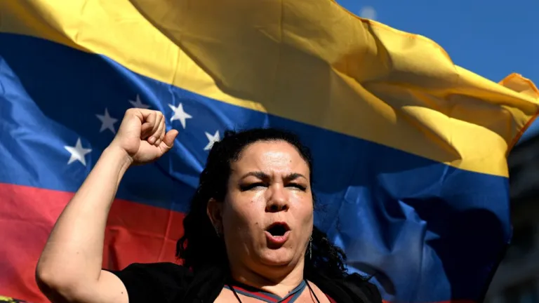 En este sentido, llamó a las autoridades venezolanas a garantizar plenamente el derecho a la oposición política y la movilización social, elementos esenciales de una democracia funcional.    “La protección de los derechos civiles y políticos, especialmente en lo que respecta a la libertad de expresión y el respeto a la disidencia, debe ser una prioridad en cualquier Estado democrático”, señaló el comunicado del Gobierno Colombiano.  