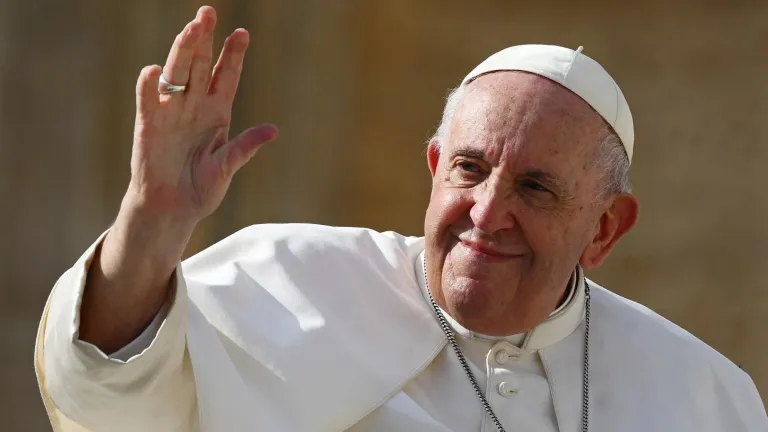 Papa Francisco sufrió crisis respiratoria, informa el Vaticano